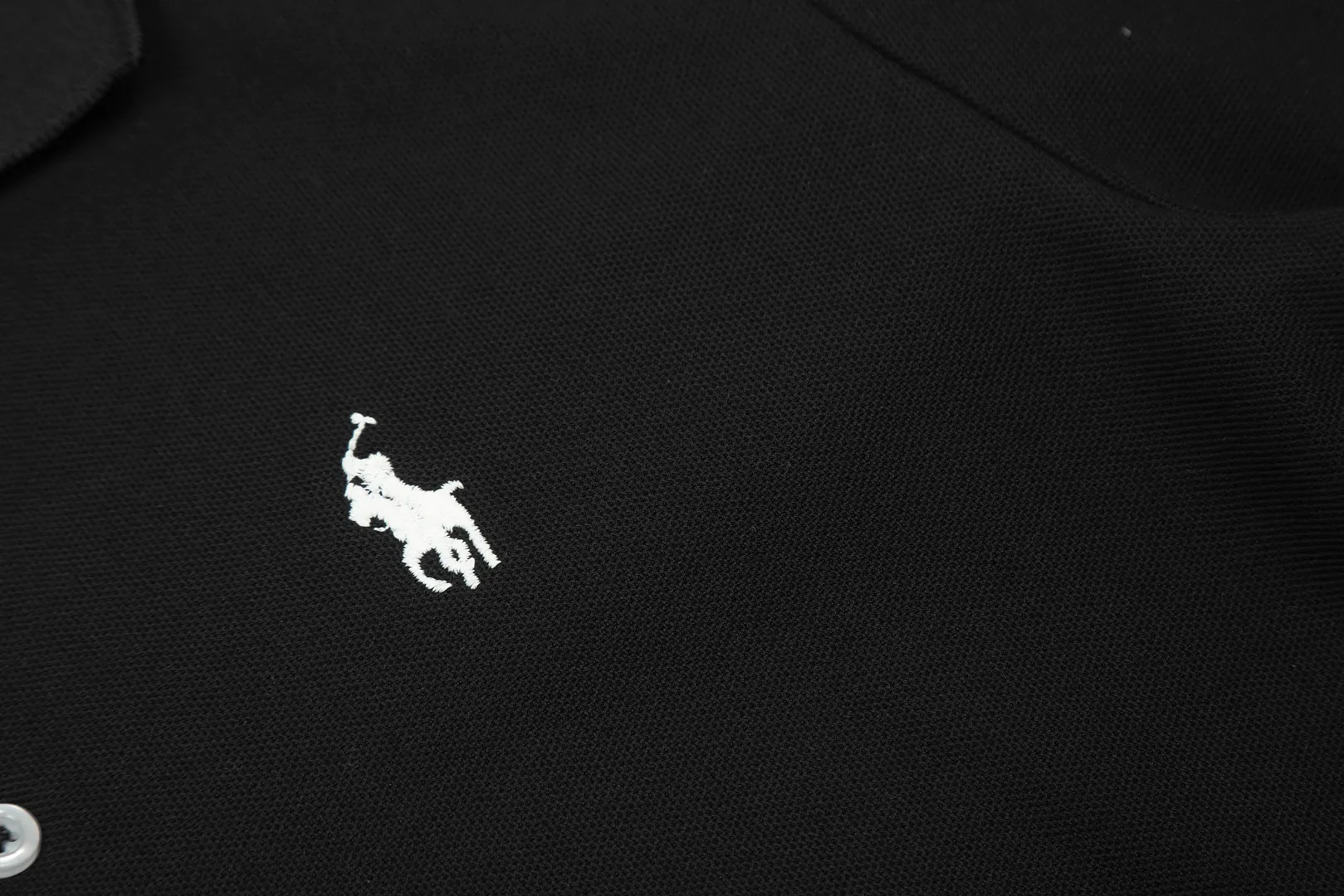 🅿️152 "Top quality" Style number: DS004# (not off the shelves all year round) [Ralph Lauren classic pony embroidered lapels women's slim fit POLO short sleeves] ✅Ralph Lauren Ralph Lauren classic basic women's all-match slim fit POLO short sleeves ✅Main supplier platform live broadcast Wholesale entities Replenish when out of stock Not off the shelves ✅ZP quality 1:1 pattern making Scan the code to enter the GF website Z cabinet quality ✅Details and quality are the only one in Guangzhou. Imported pique fabrics focus on high-end and cost-effective. Needless to say good quality. ✅The version is restored to the original order. The maximum size can be worn up to 130 pounds. Loose, comfortable and stress-free.